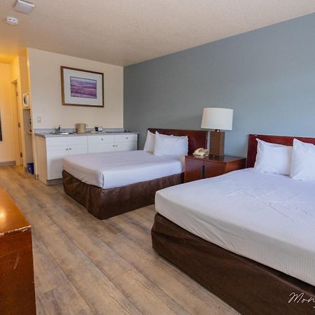 Empire Inn & Suites Penhold Екстер'єр фото
