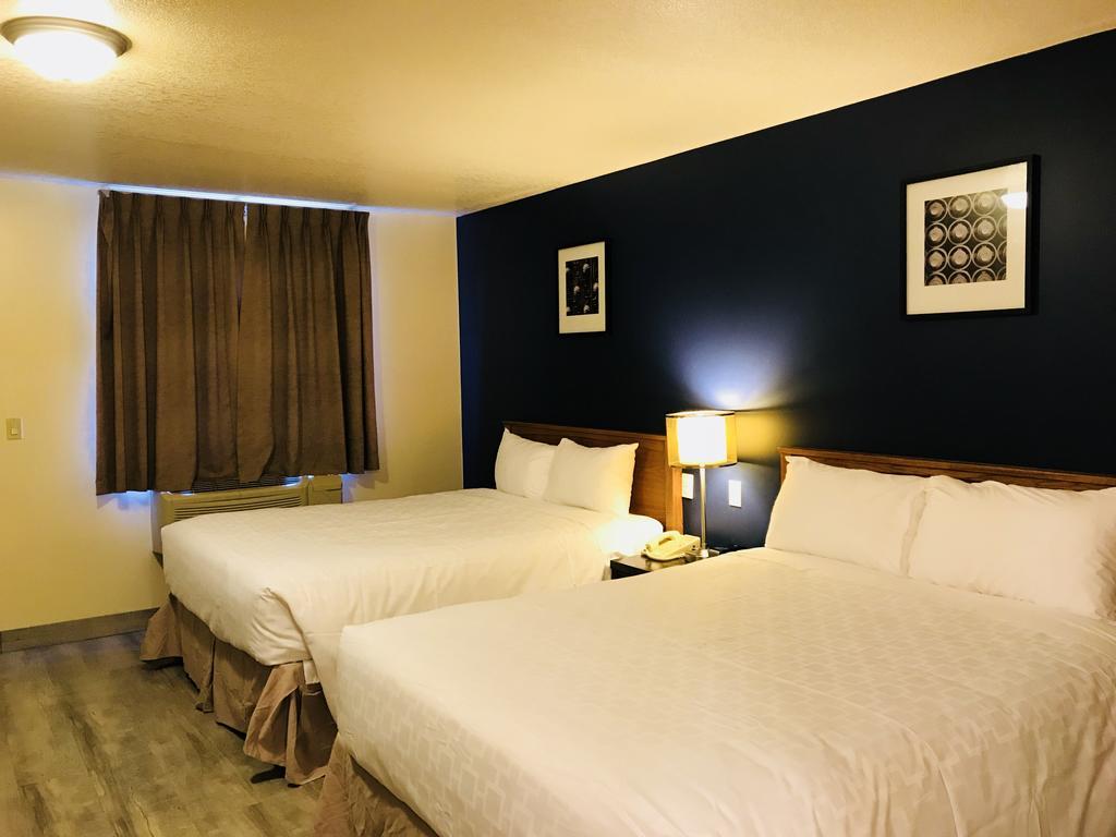 Empire Inn & Suites Penhold Екстер'єр фото