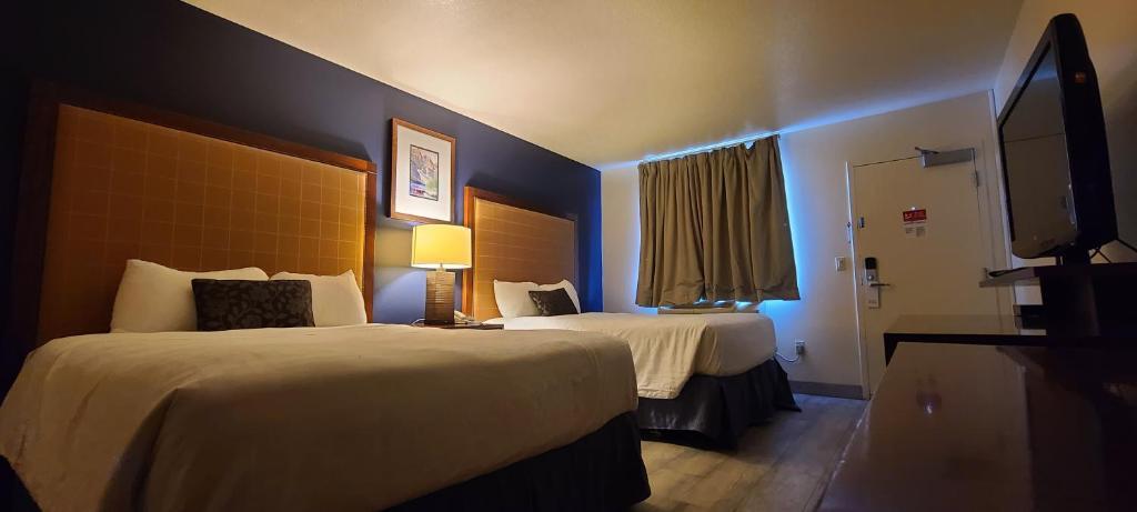Empire Inn & Suites Penhold Екстер'єр фото