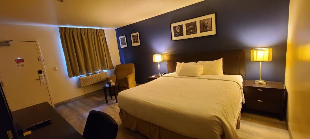 Empire Inn & Suites Penhold Екстер'єр фото