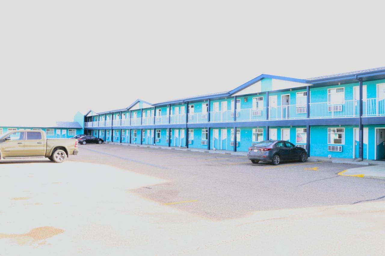 Empire Inn & Suites Penhold Екстер'єр фото