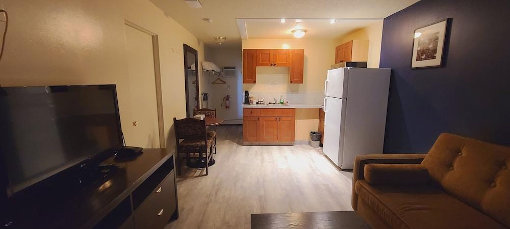 Empire Inn & Suites Penhold Екстер'єр фото