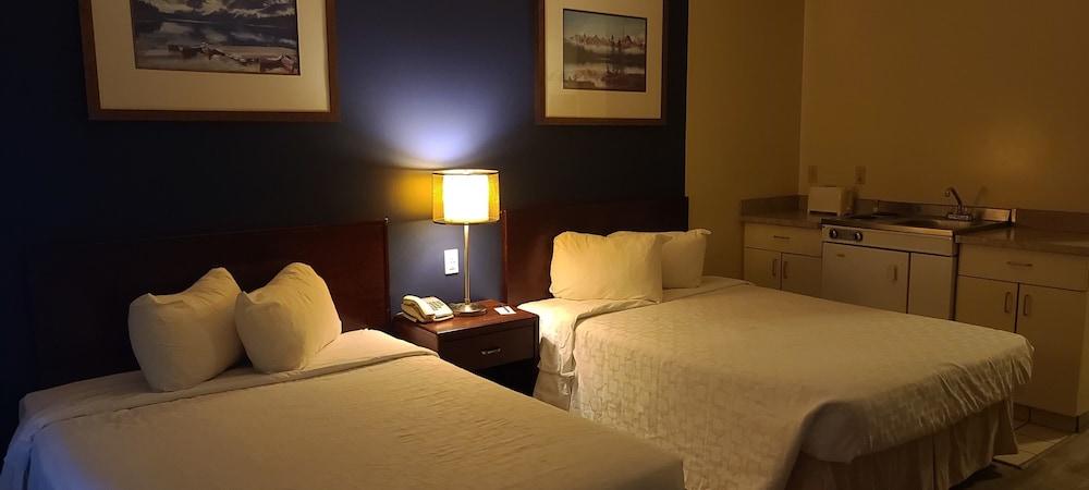 Empire Inn & Suites Penhold Екстер'єр фото