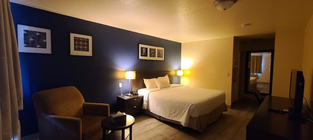 Empire Inn & Suites Penhold Екстер'єр фото