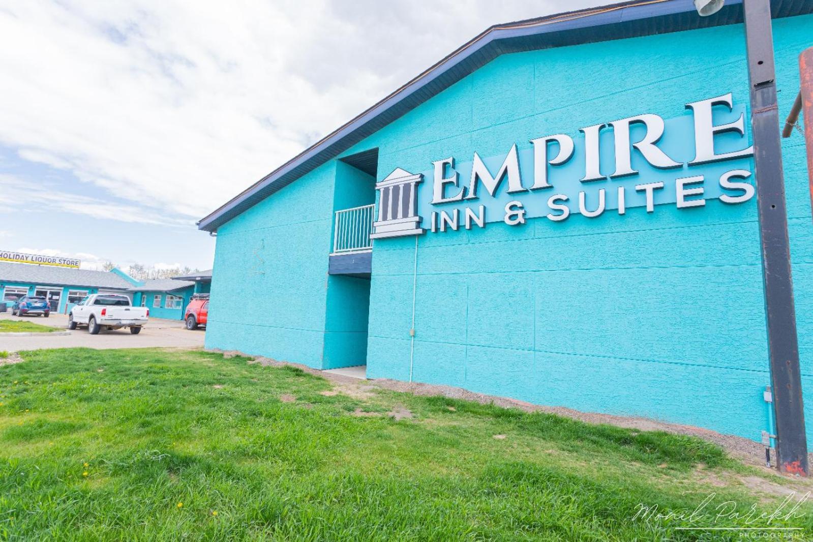 Empire Inn & Suites Penhold Екстер'єр фото