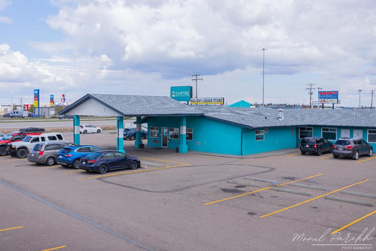 Empire Inn & Suites Penhold Екстер'єр фото