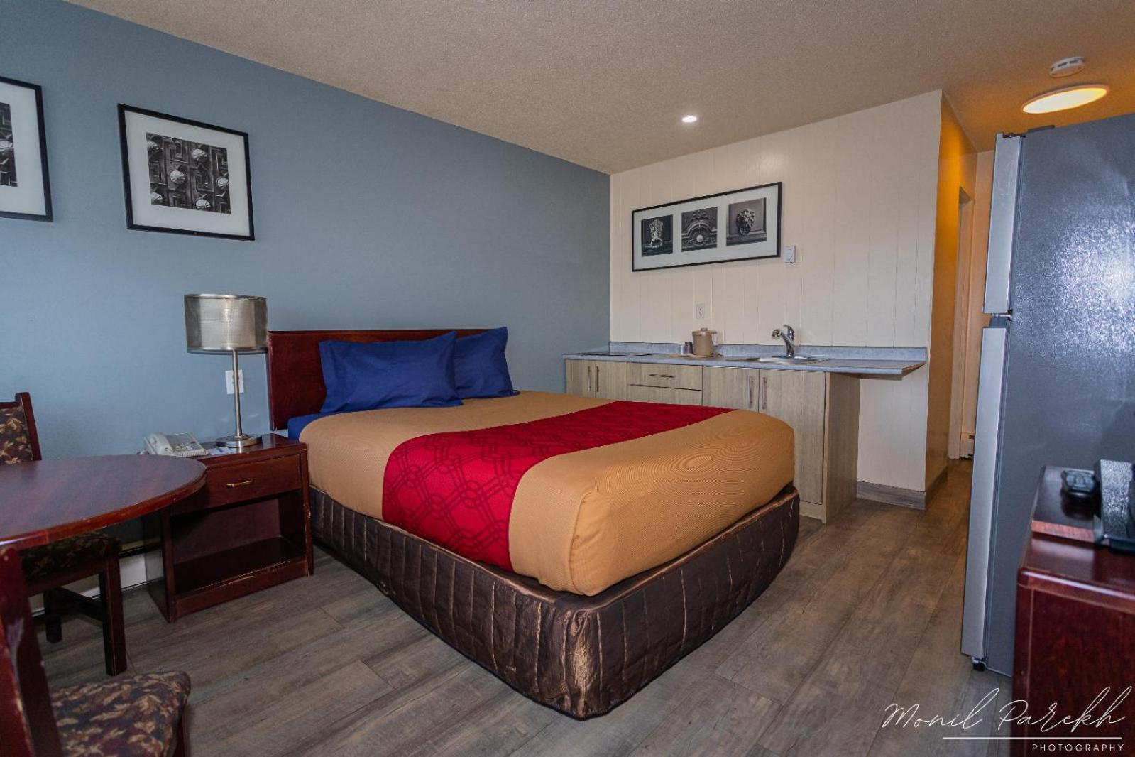 Empire Inn & Suites Penhold Екстер'єр фото
