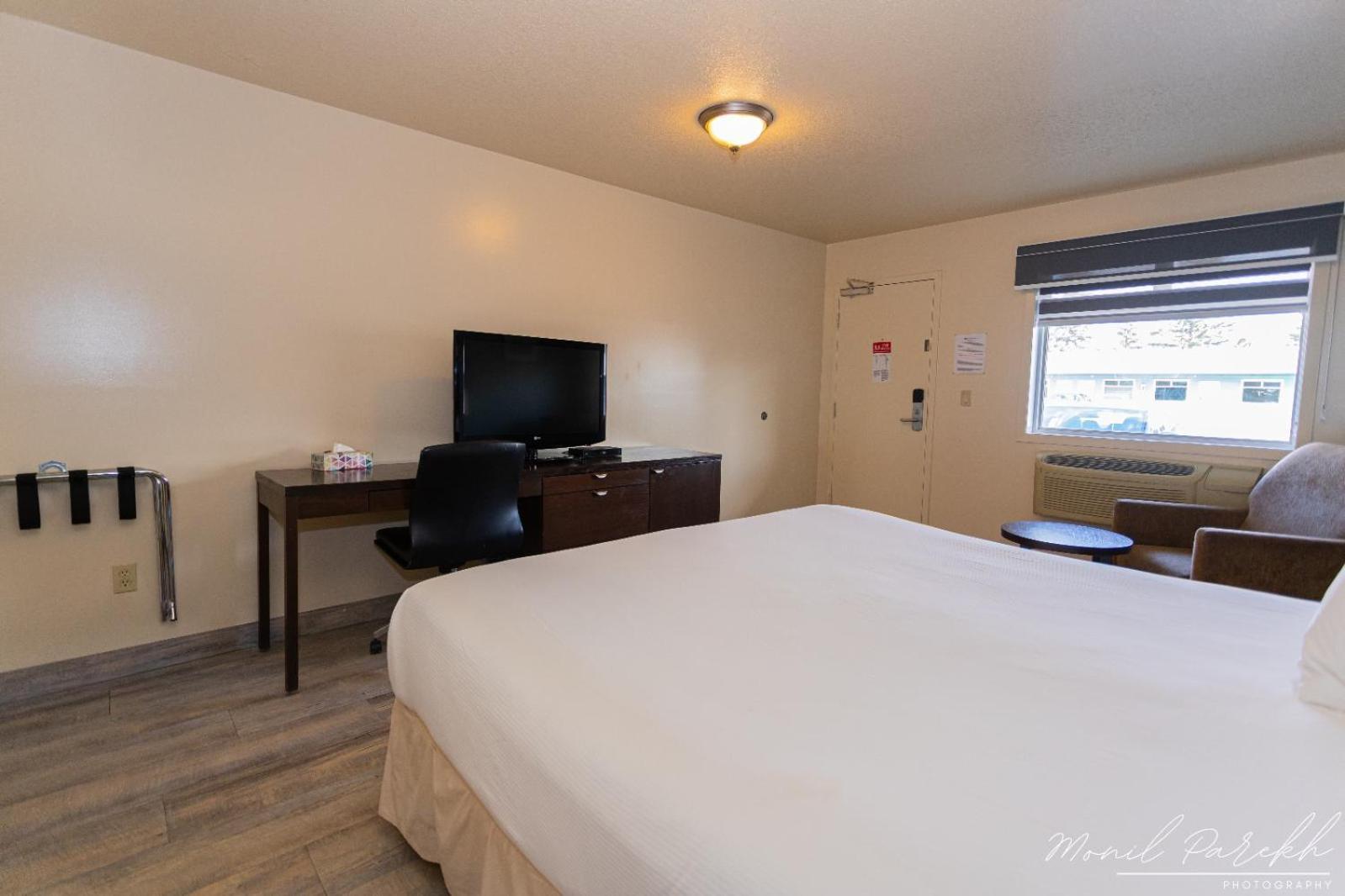 Empire Inn & Suites Penhold Екстер'єр фото