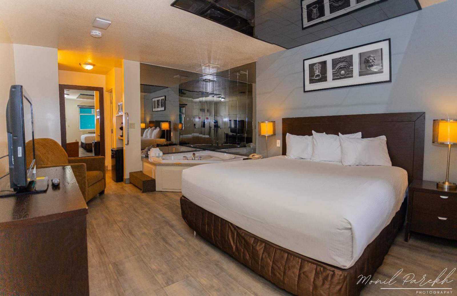 Empire Inn & Suites Penhold Екстер'єр фото
