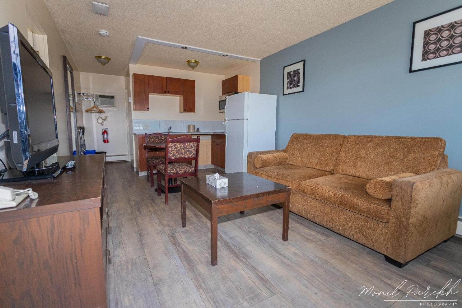 Empire Inn & Suites Penhold Екстер'єр фото