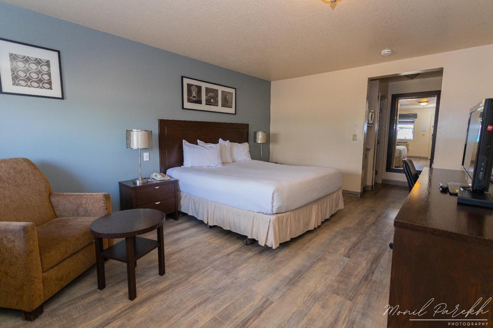 Empire Inn & Suites Penhold Екстер'єр фото