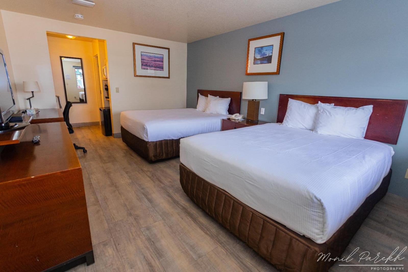Empire Inn & Suites Penhold Екстер'єр фото
