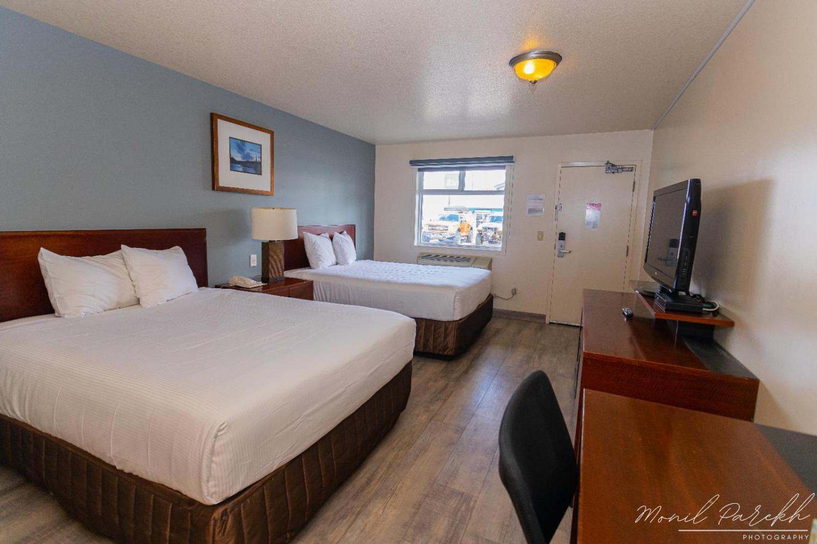Empire Inn & Suites Penhold Екстер'єр фото