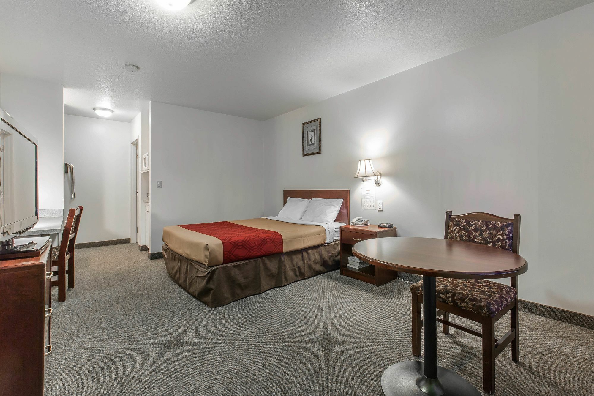 Empire Inn & Suites Penhold Екстер'єр фото