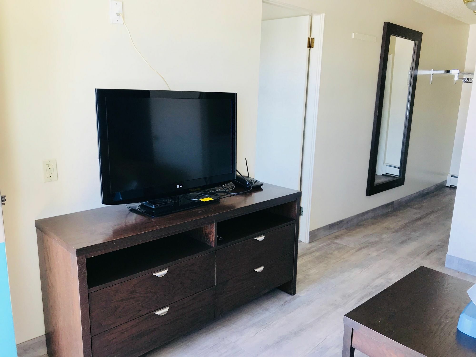Empire Inn & Suites Penhold Екстер'єр фото