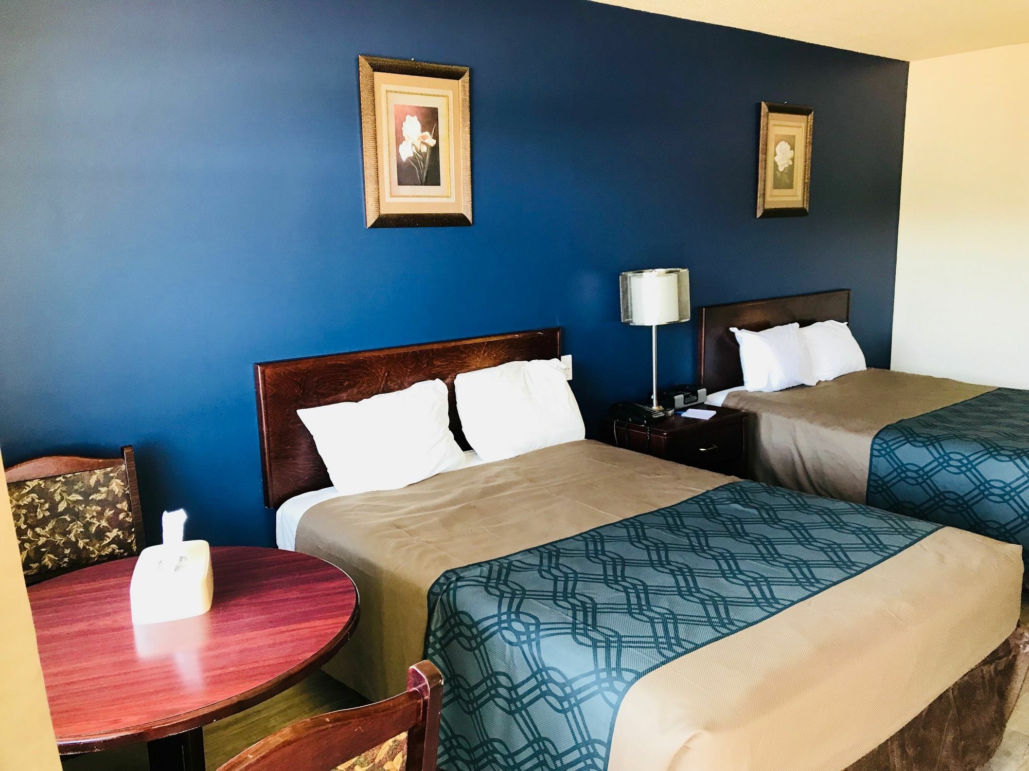 Empire Inn & Suites Penhold Екстер'єр фото