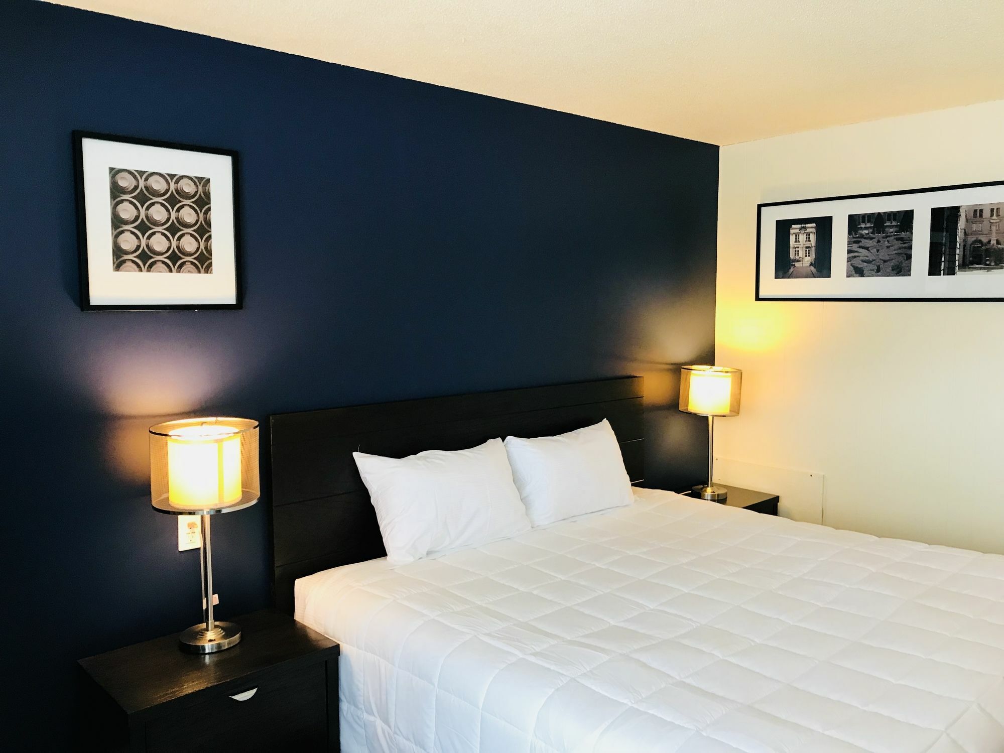 Empire Inn & Suites Penhold Екстер'єр фото