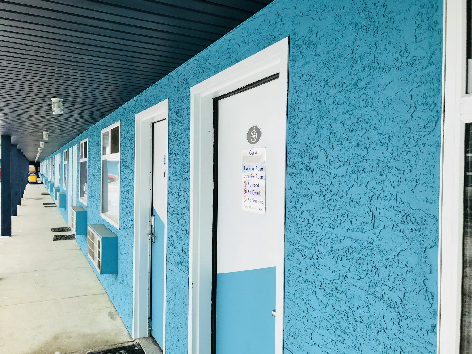 Empire Inn & Suites Penhold Екстер'єр фото