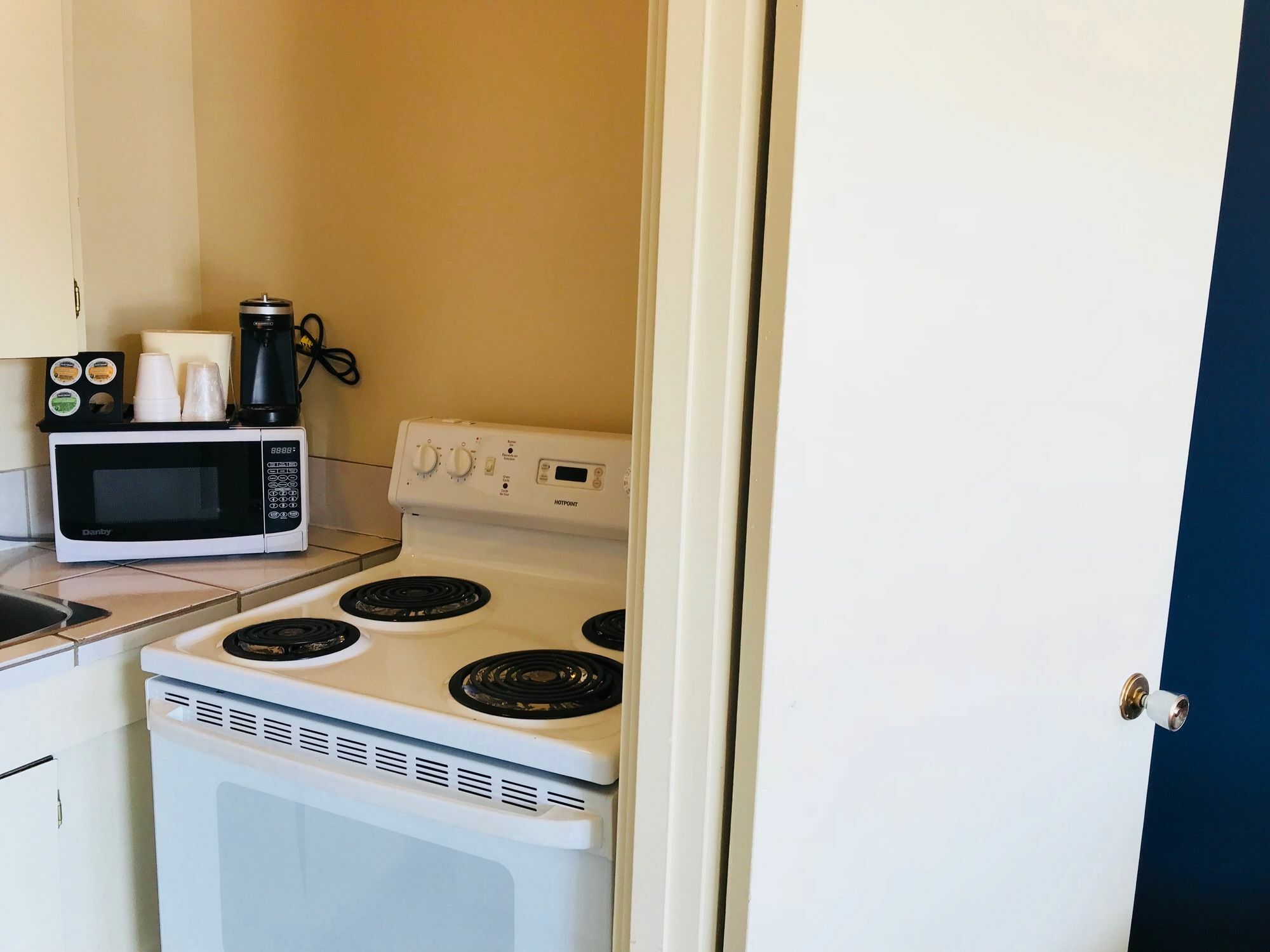 Empire Inn & Suites Penhold Екстер'єр фото