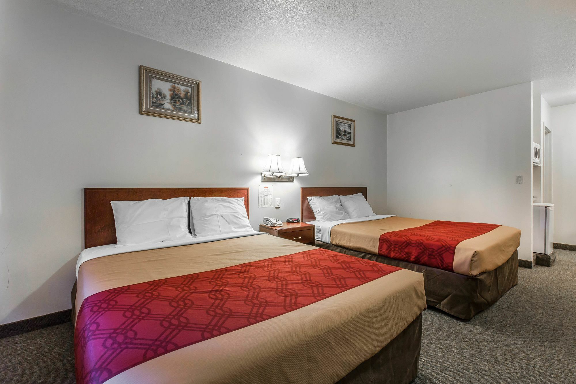Empire Inn & Suites Penhold Екстер'єр фото