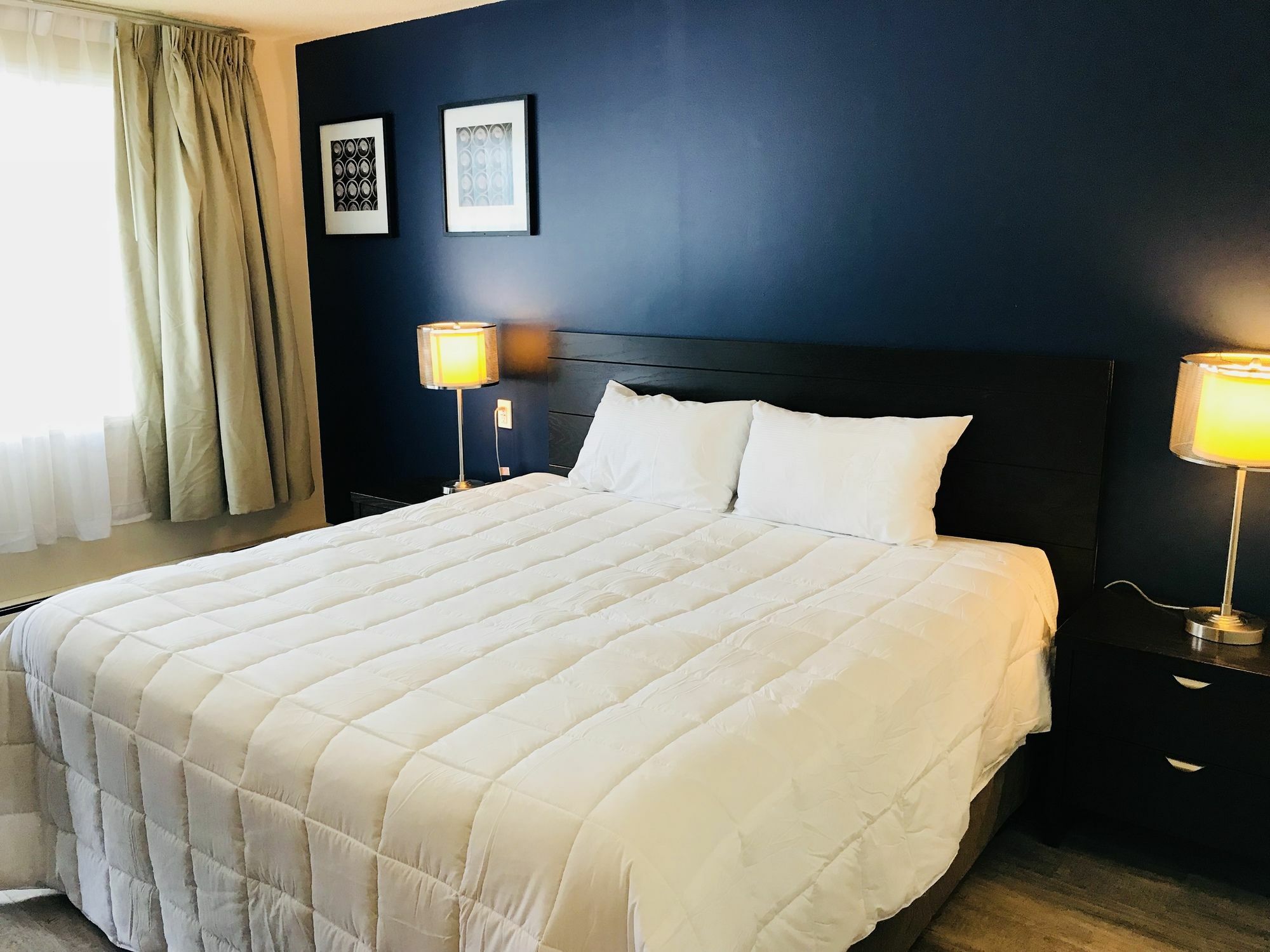 Empire Inn & Suites Penhold Екстер'єр фото